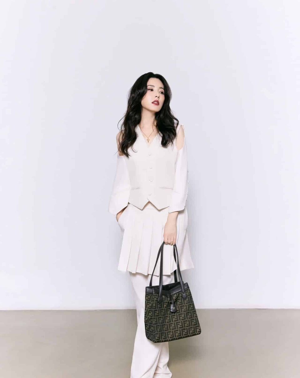 Fendi Origami Medium Ff Jacquard Fabric Bag That Can Be Transformed Brown 25Cm 8Bh414Afpmf1Gl7 view 4