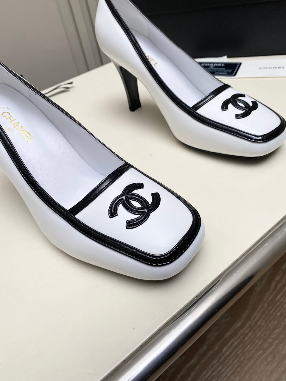 Chanel Siyah Beyaz Deri Kadın Babet White view 7
