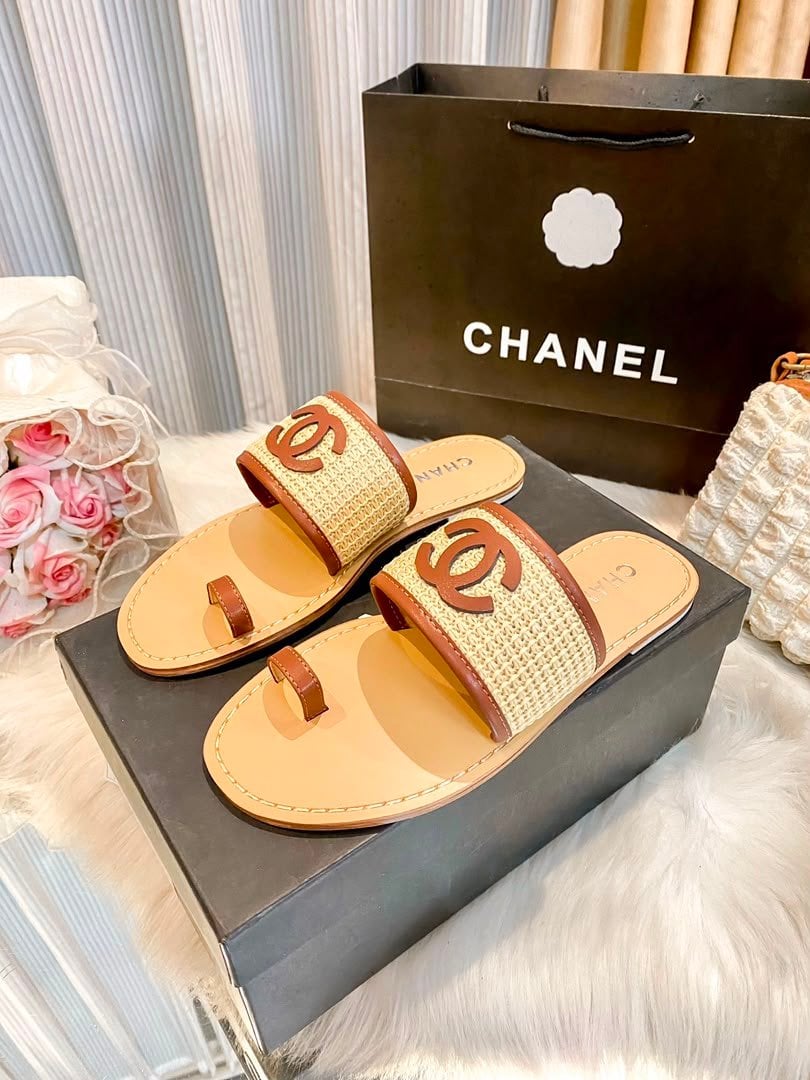 Chanel Raffia &amp; Calfskin CC Toe Ring Flat Sandals Raffia G38883 view 5