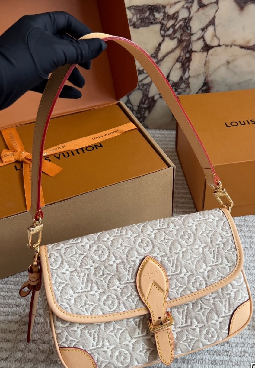 Louis Vuitton Diane PM Monogram Emblème Peuplier Motif 24cm M29795 view 6