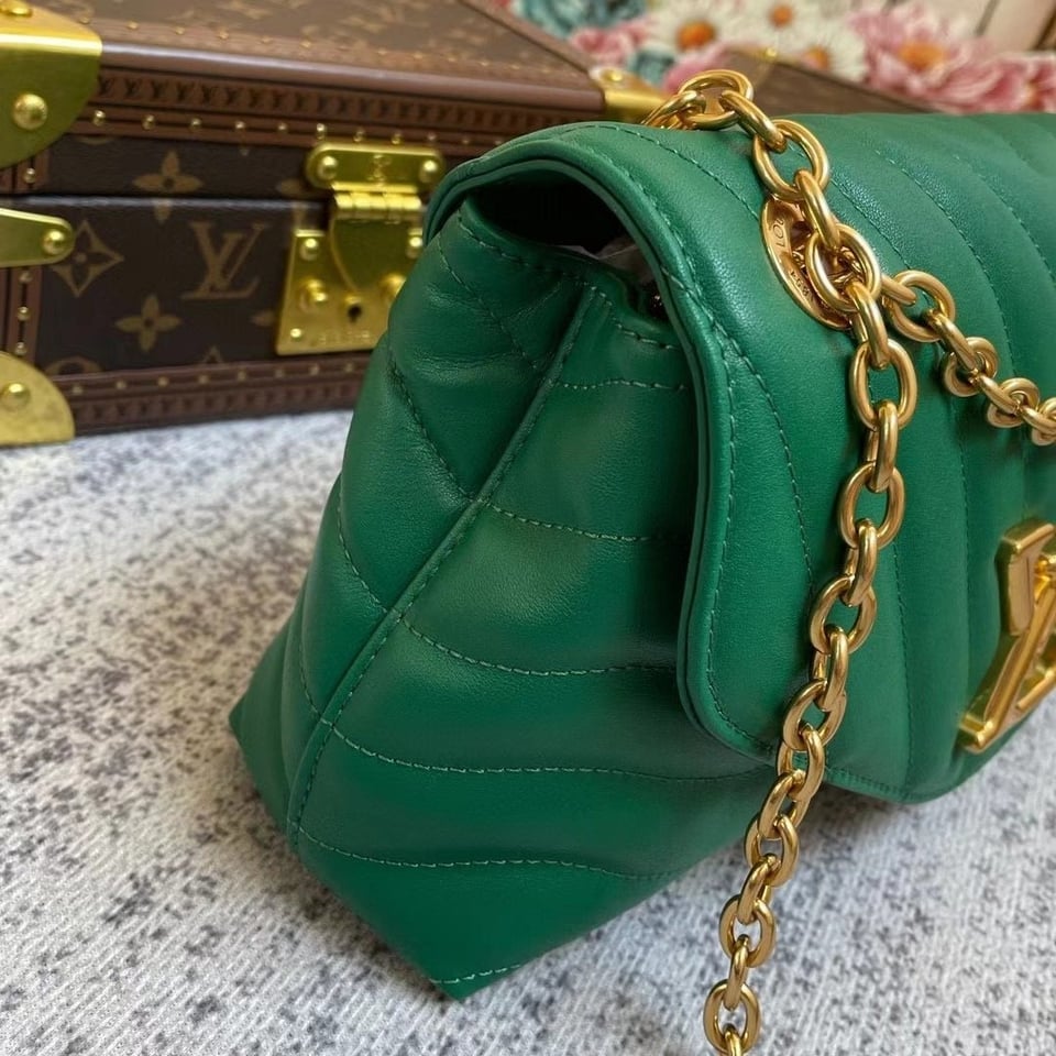 Louis Vuitton New Wave Chain 24Cm Green M58664 view 4