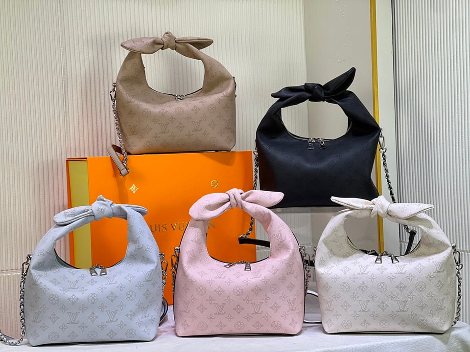 Louis Vuitton Why Knot Pm Light Pink 34Cm M20703 view 4