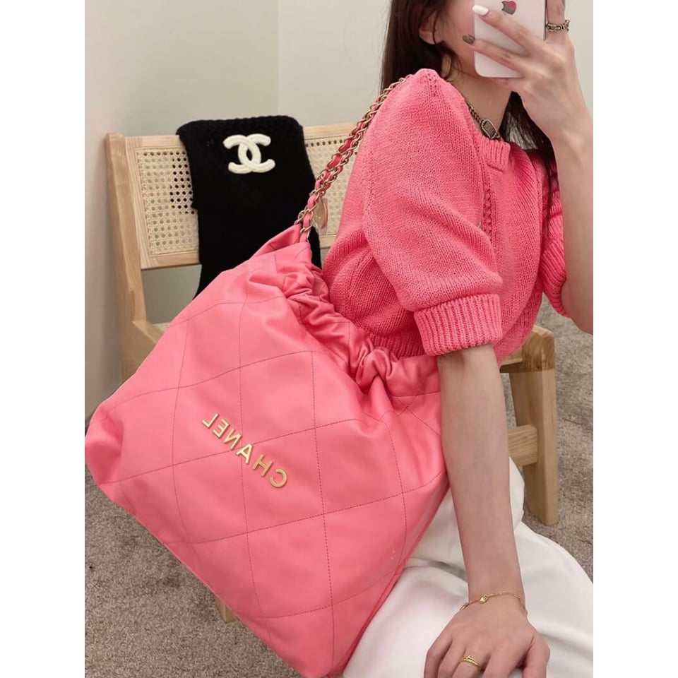 Chanel 22 Handbag in Shiny Calfskin 46cm view 9
