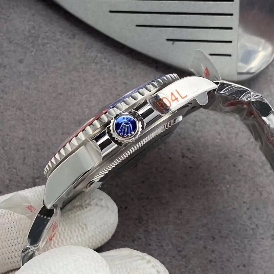 Rolex GMT-Master II 40mm 126710BLRO “Pepsi” Oyster view 8