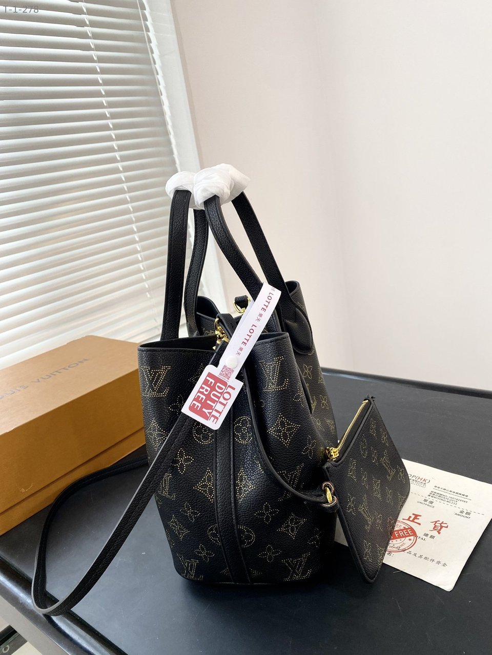 Louis Vuitton Blossom Pm Black 20Cm M23393 view 7