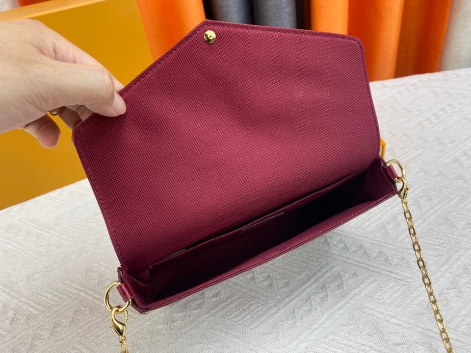 Louis Vuitton Pochette F Licie Wine Red 21Cm view 4