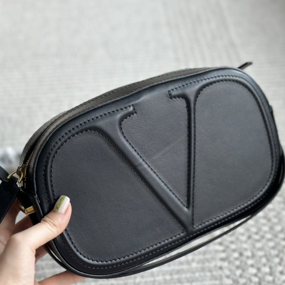 Valentino Vlogo Walk Calfskin Crossbody Bag Black 25Cm view 3