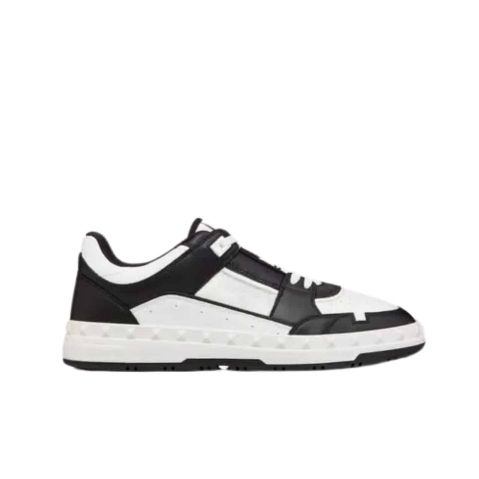 Valentino Garavani Freedots Low Top Sneaker In Calfskin Black 4Y2S0H43Rdg 0Ni view 2
