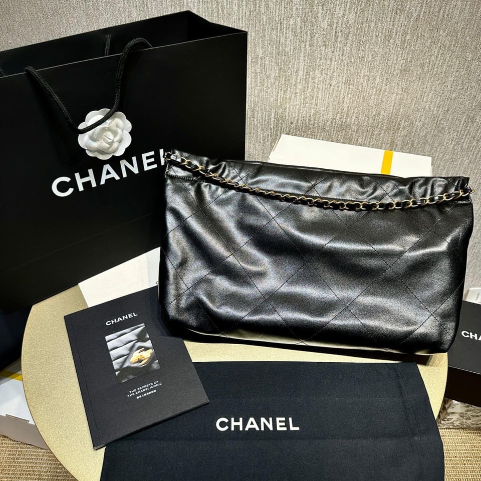 Chanel 22 Bag Handbag Black Shiny Calfskin 45cm view 6