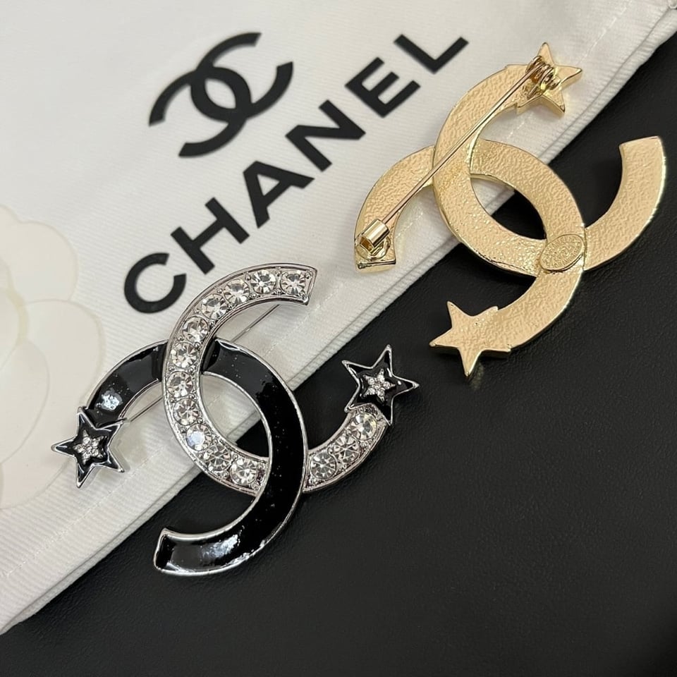 Chanel Cc Brooch Gold With Two Small Stars view 8