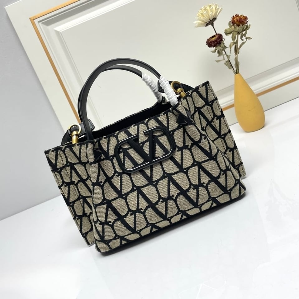 Valentino Garavani Medium Toile Iconographe Handbag Black 25Cm view 3