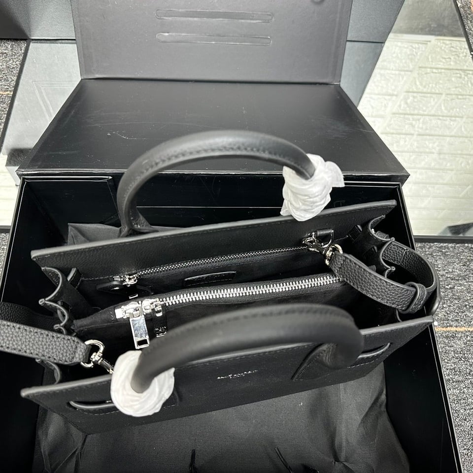 Saint Laurent Sac De Jour Baby In Grained Leather Black 26Cm view 4