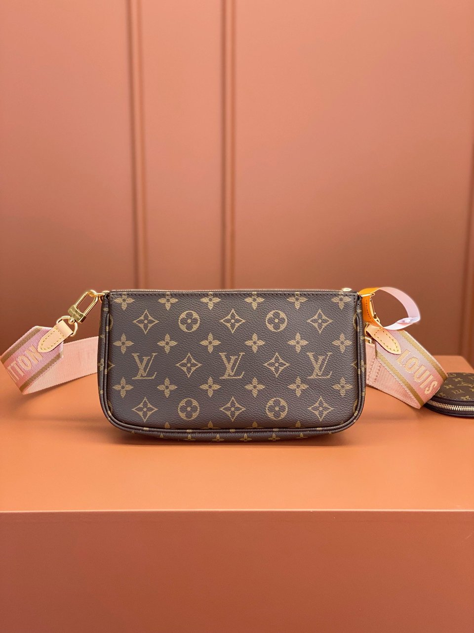 Louis Vuitton Multi Pochette Accessoires Pink 24Cm M44840 view 14