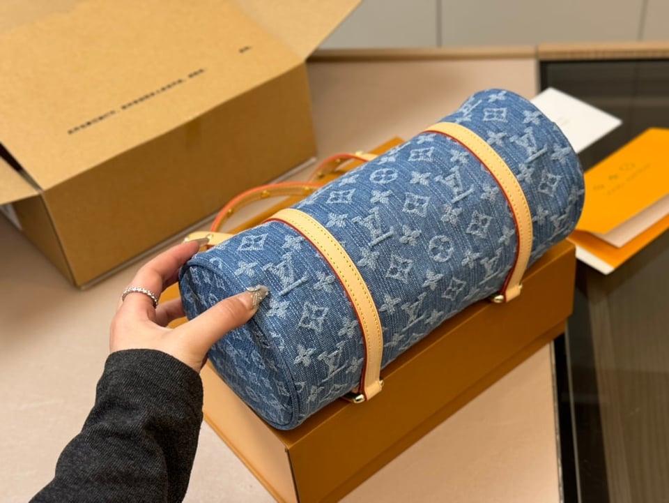 Louis Vuitton Hills Pochette Denim Blue 27Cm M82949 view 5