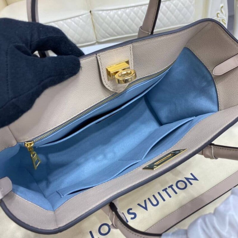 Louis Vuitton On My Side Mm 30Cm Greige view 7