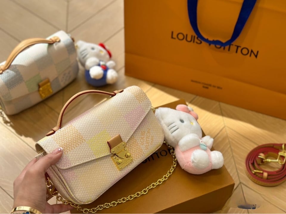 Louis Vuitton Pochette M Tis East West Damier Canvas Peach 21Cm N40749 view 3