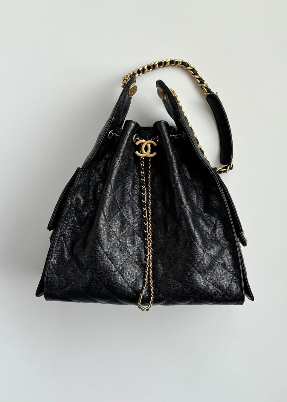 Chanel crossbody bag 25 Medium Handbag Grained Calfskin &amp; Gold-Tone Metal Black 40cm/15.7in view 3