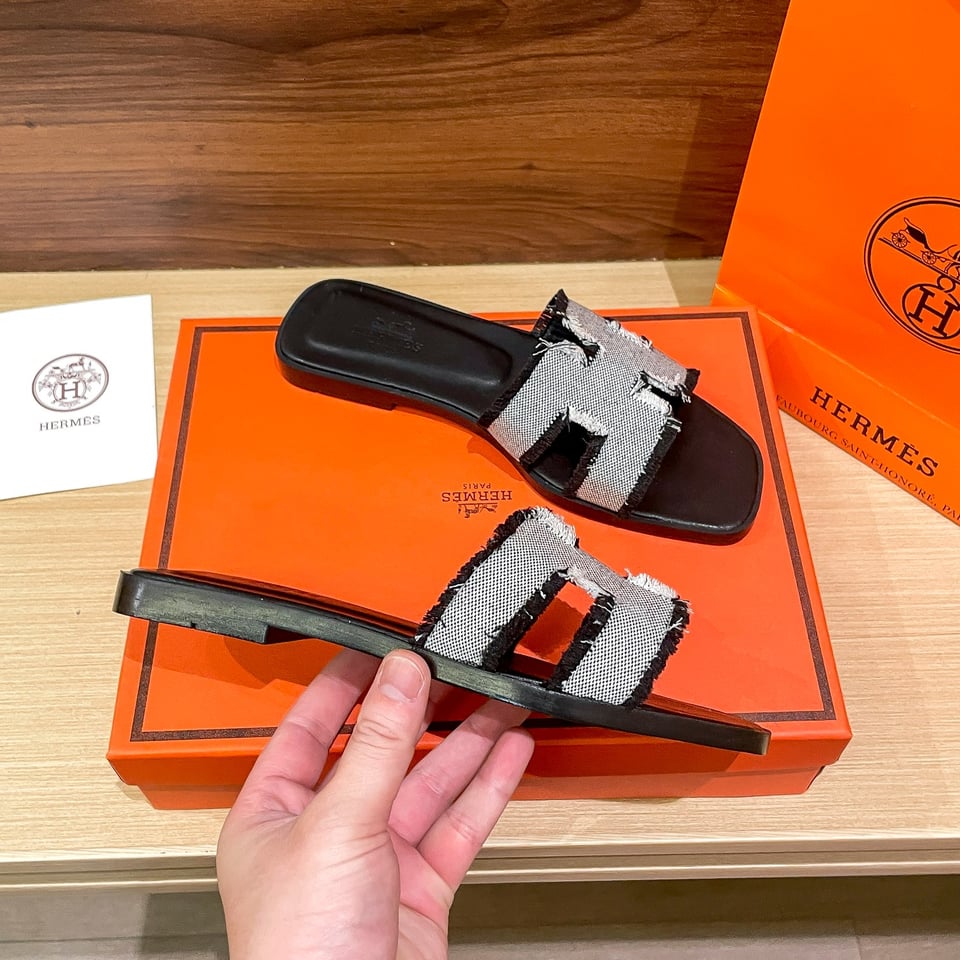 Hermes Oran Sandal Black H231095Z Pn360 view 7