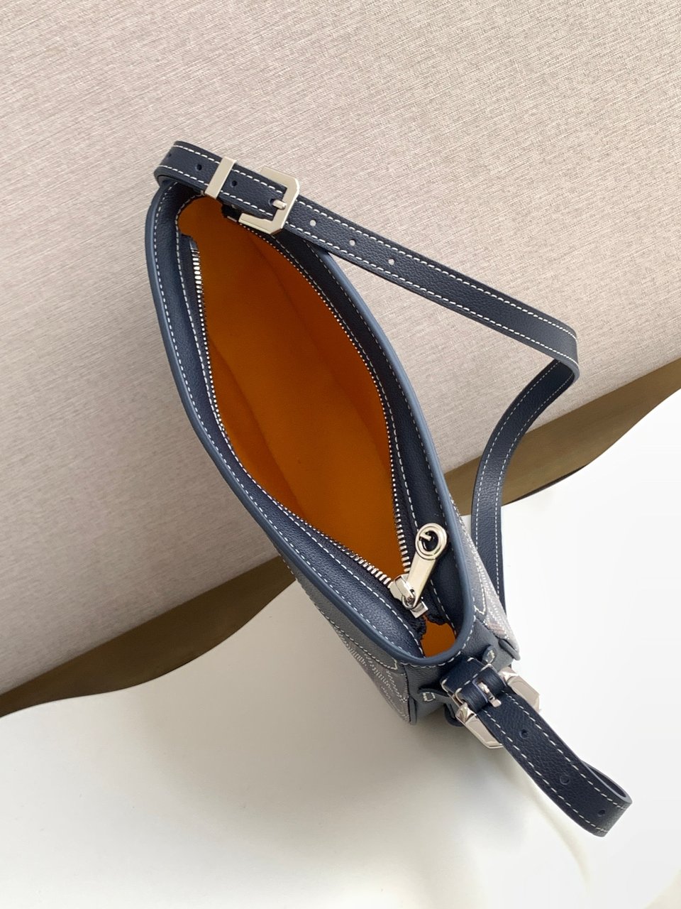 Goyard Hirondelle Bag – Bagistry Closet 25cm Navy Blue view 5