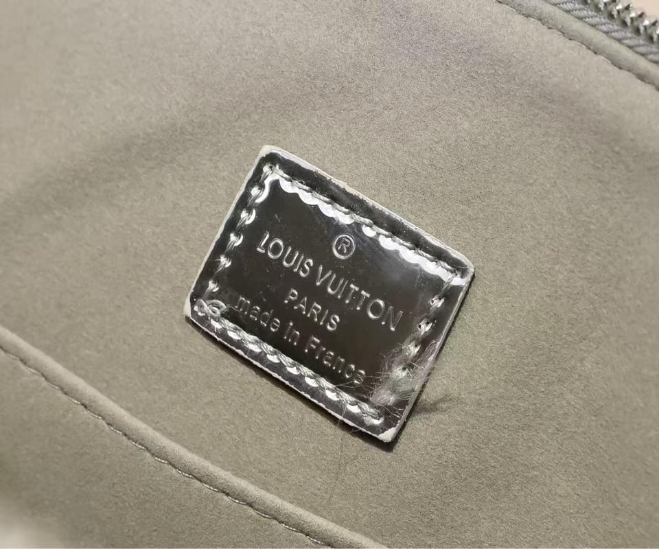 Louis Vuitton Alma Travel 39/15.4in M26410 view 3