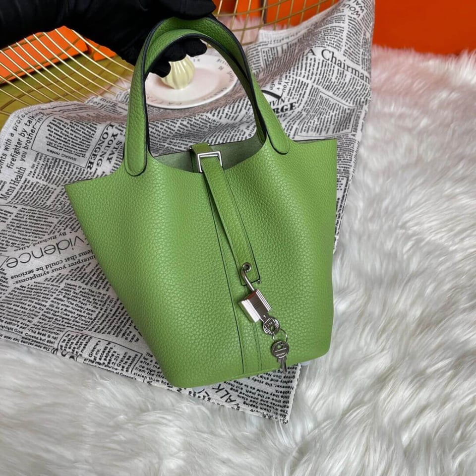 Hermes Picotin Lock Bag In Taurillon Clemence Vert Criquet 22Cm view 5