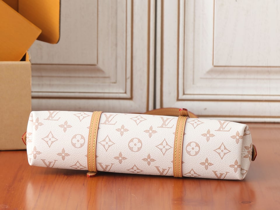 Louis Vuitton Squire East-West Monogram Dune 29cm M2A457 view 5