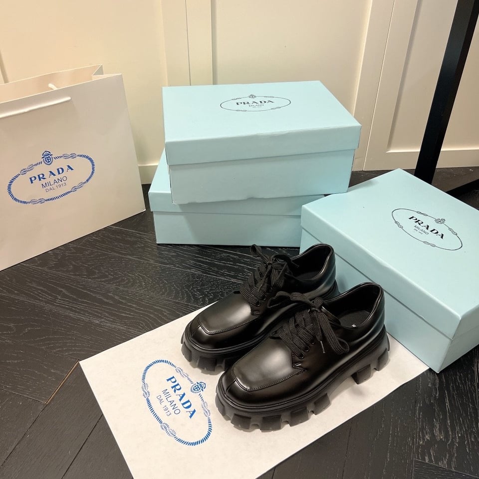 Prada Smooth Leather Oxford Loafers Black view 4