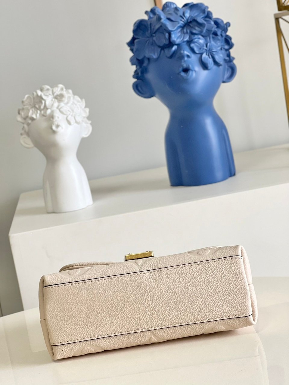 Louis Vuitton Madeleine Bb Cream Beige 24Cm M46008 view 6