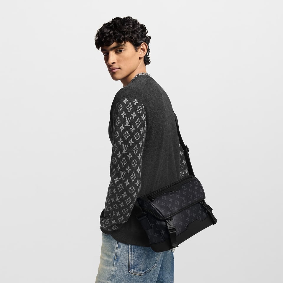 Louis Vuitton Messenger Voyager Pm M12517 view 4