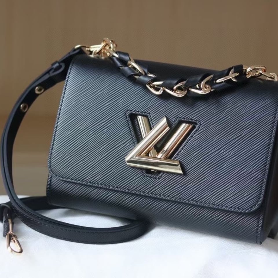 Louis Vuitton Twist Mm Cowhide Leather Handbag Black 23Cm view 3