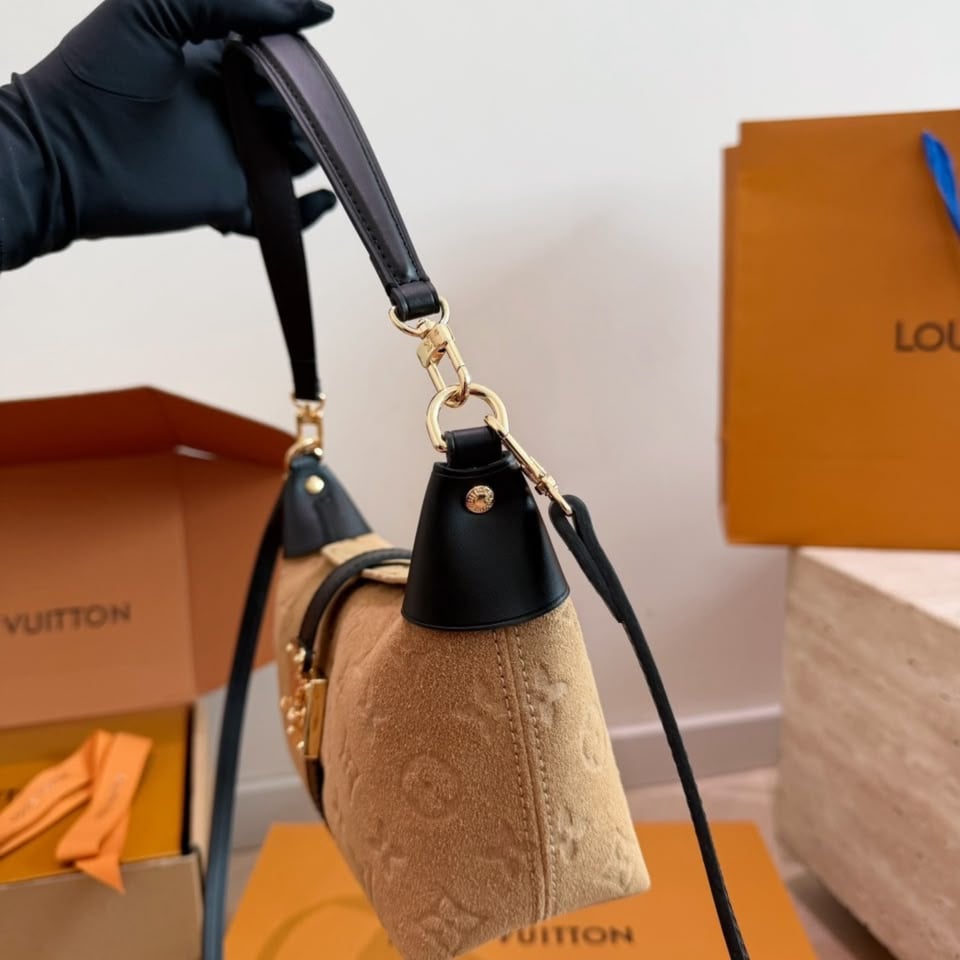 Louis Vuitton Pochette Mia M2A252 22cm/8.7in view 7
