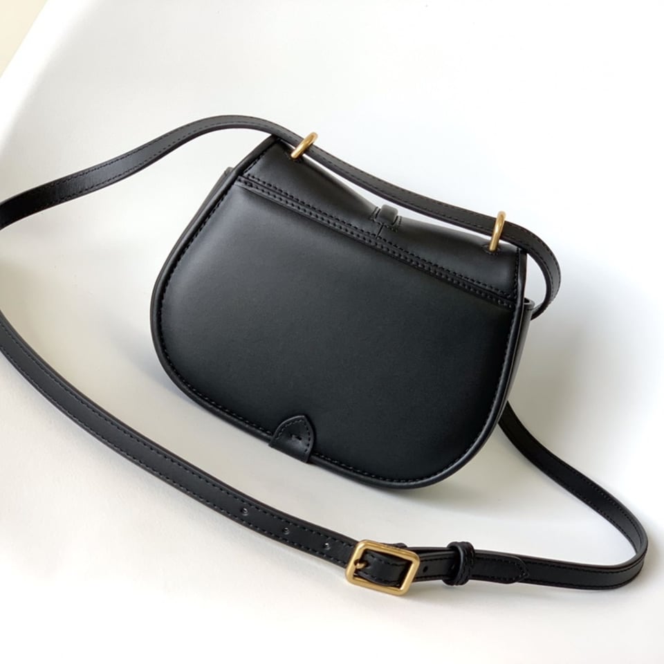 Fendi C’mon Medium Shoulder Bag Black 21cm/ 8.3in view 6