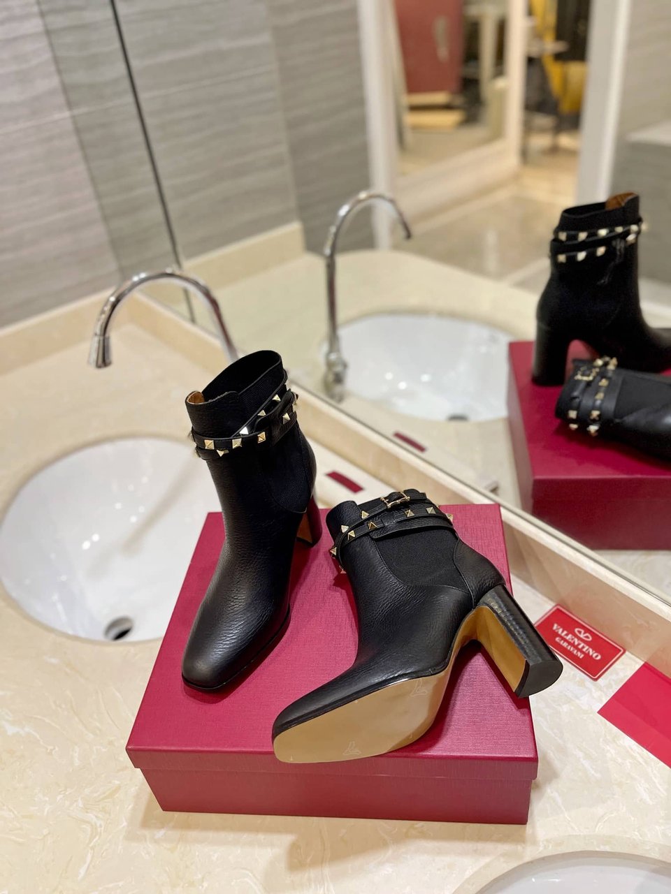 Valentino Garavani Rockstud Grainy Calfskin Ankle Boot Black 3W2S0P62Vce 0No view 7