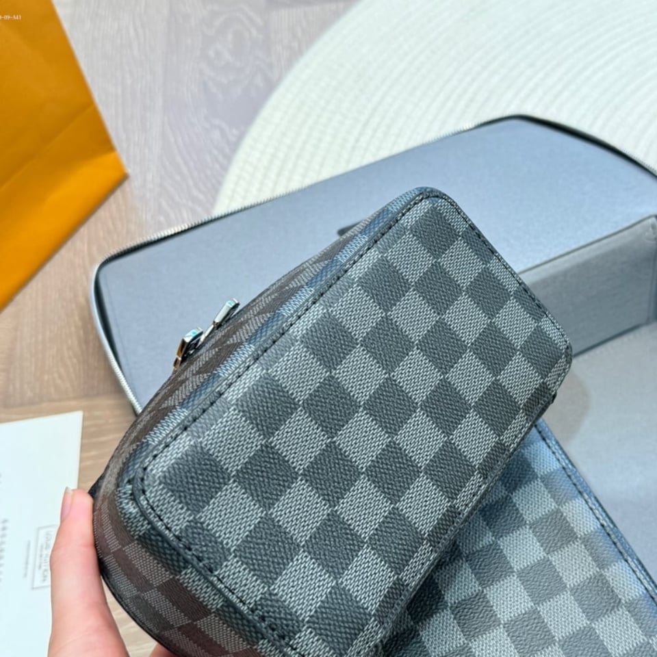 Louis Vuitton Toilet Pouch Damier Grey 23Cm view 6
