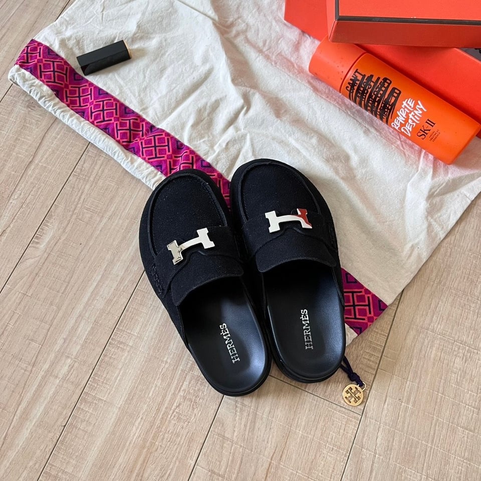 Herm?S Go Mule H Sandal In Black view 8