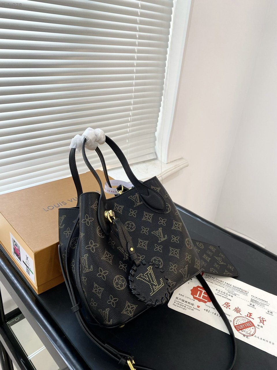 Louis Vuitton Blossom Pm Black 20Cm M23393 view 4