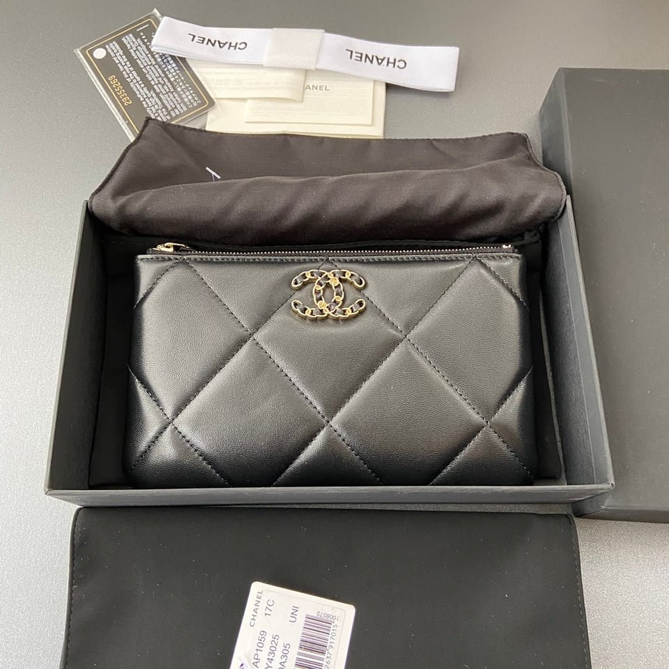 Chanel 19 Zipped Wallet 20Cm Black Calfskin Gold Hardware view 2