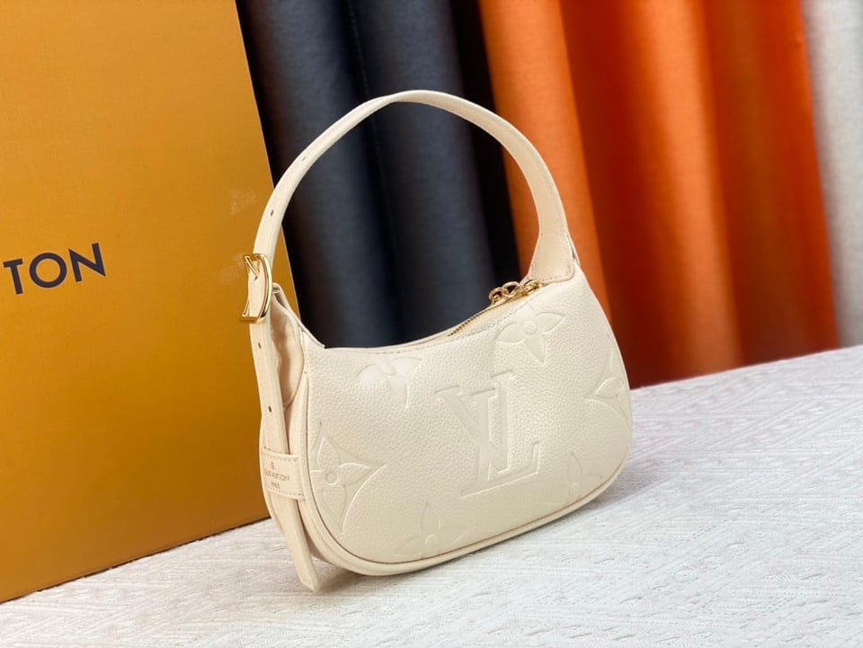 Louis Vuitton Mini Moon White 20Cm M82519 view 4