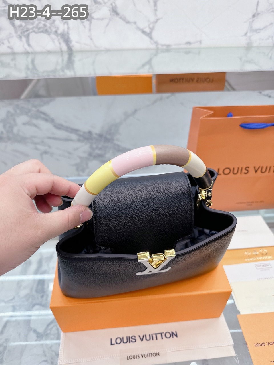 Louis Vuitton Capucines Black 27Cm M21920 view 6