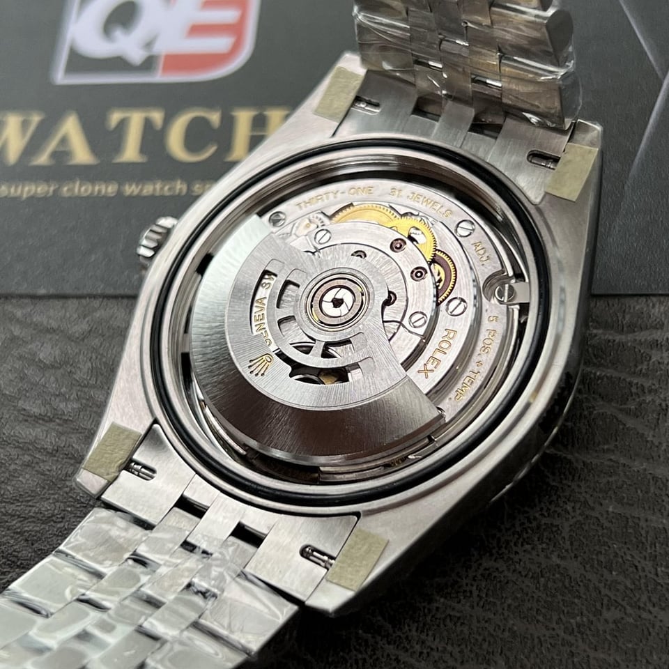 Rolex Datejust 41mm Rhodium Dial 126334 Jubilee view 9