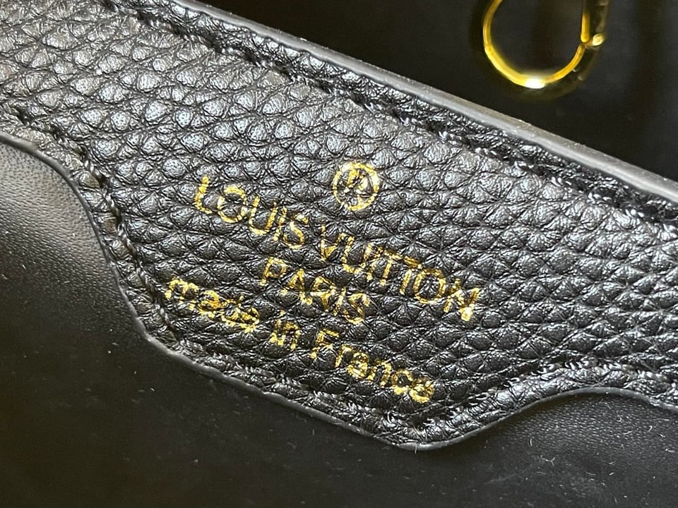 Louis Vuitton Capucines Mm Black 27Cm M59466 view 6