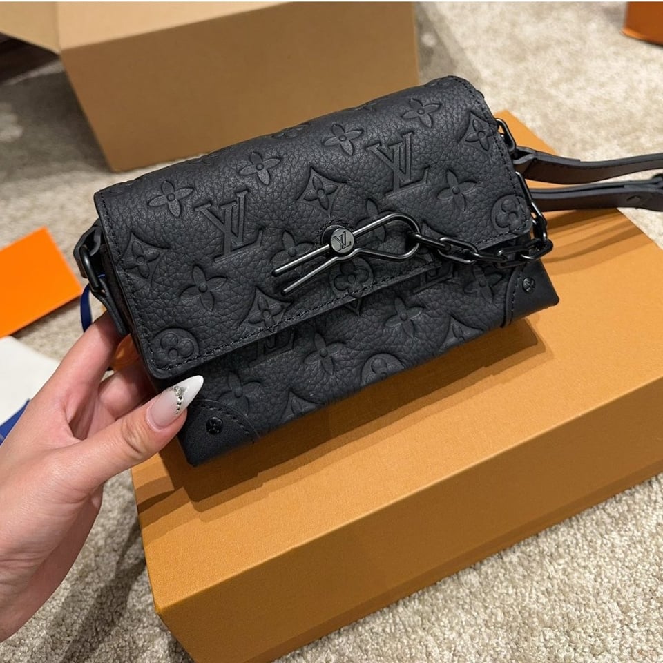 Louis Vuitton Steamer Wearable Wallet Monogram Taurillon Black 17Cm M81746 view 8