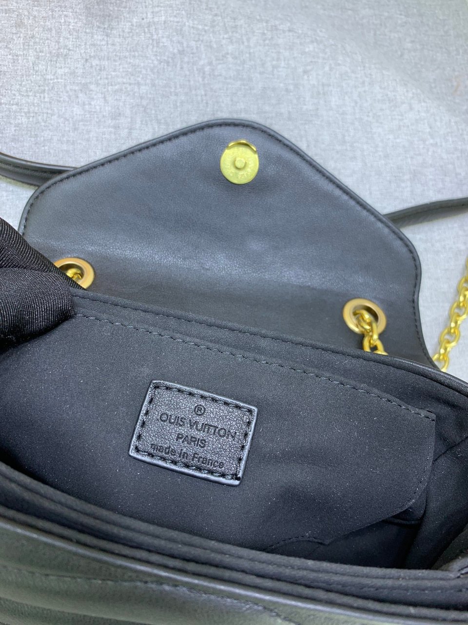 Louis Vuitton New Wave Chain Bag Black 21Cm view 5