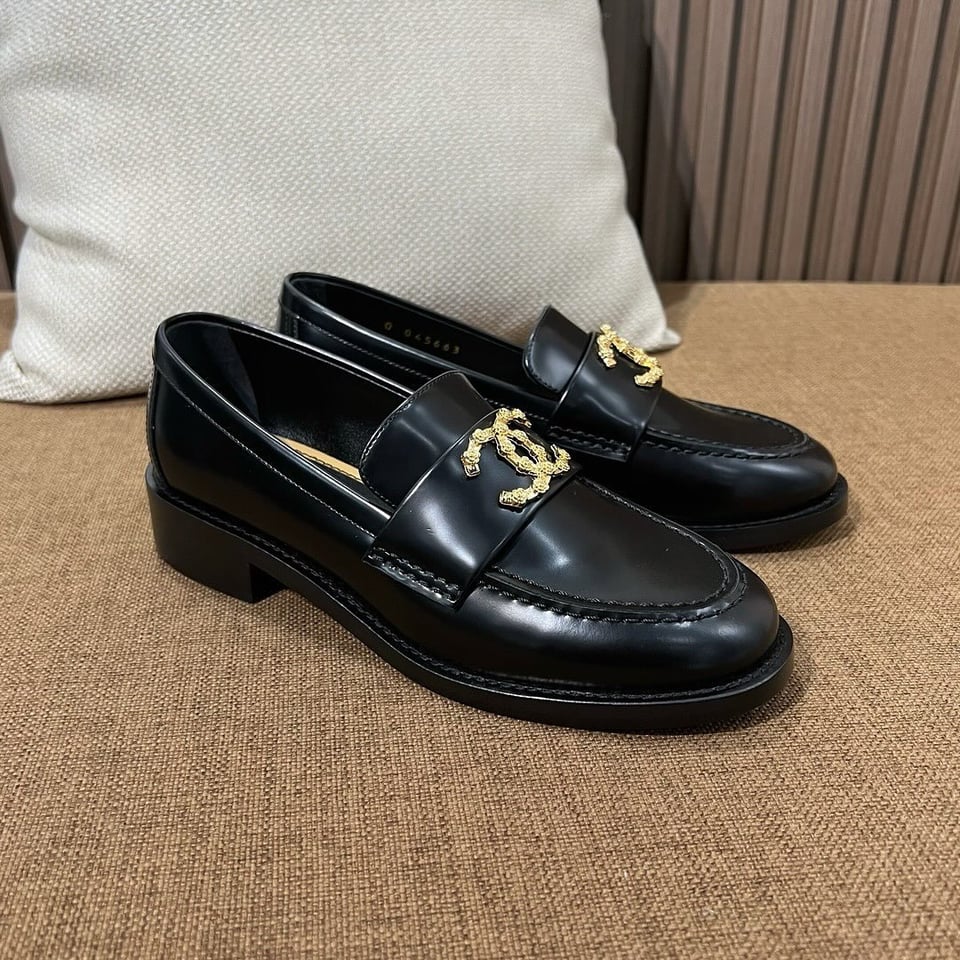 Chanel CC Loafers Black Calfskin with Metal Logo For Women view 7