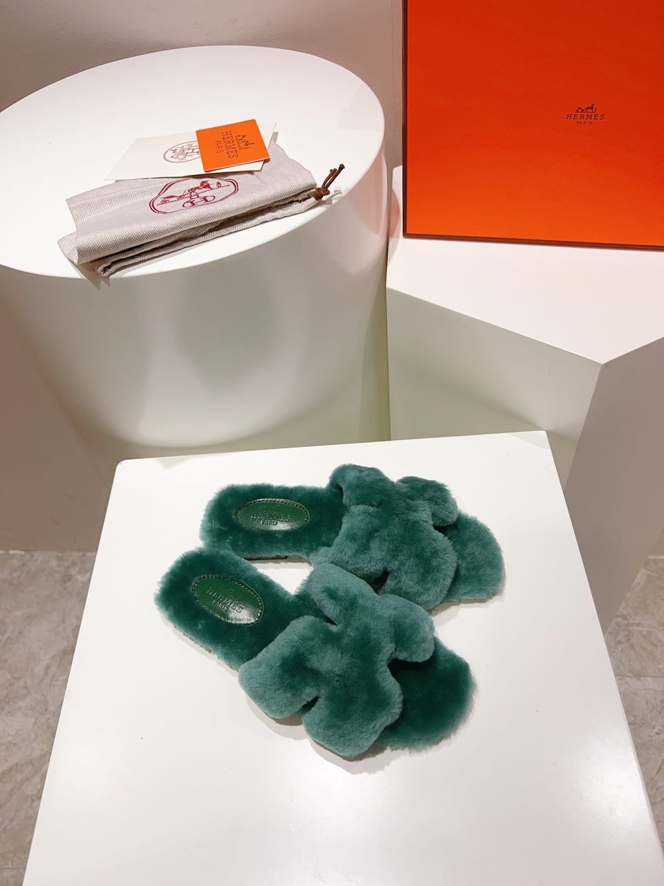 Hermes Oran Sandal Vert Anglais H231288Z view 4