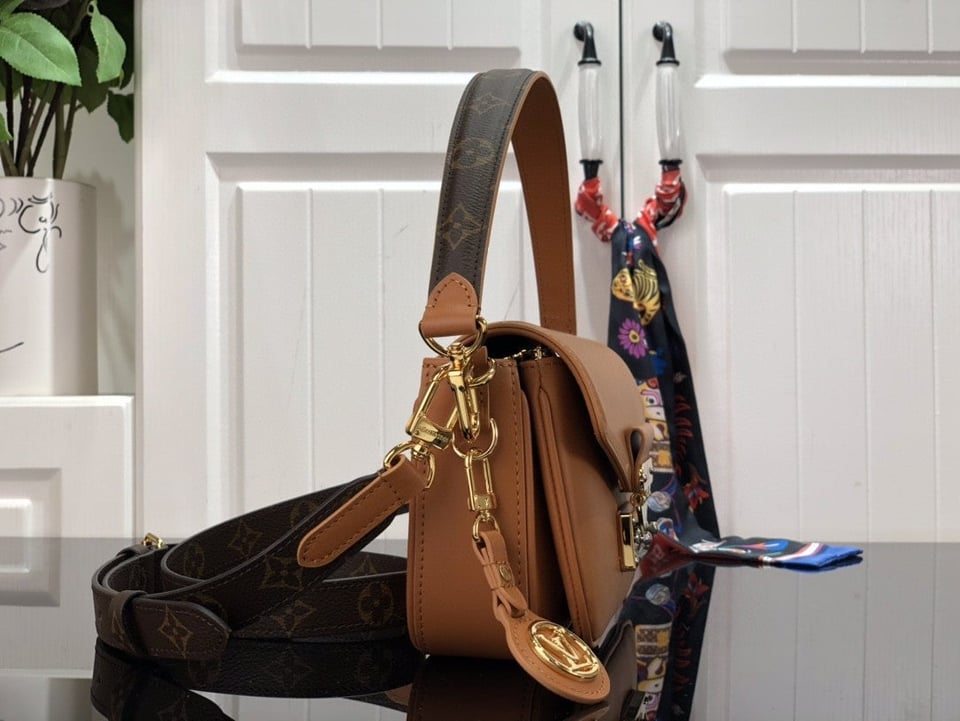 Louis Vuitton Swing 24Cm Hazelnut Brown view 4