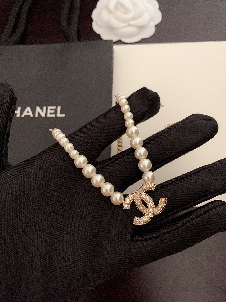 Chanel Women’S Pearl Necklace And Gold Metal