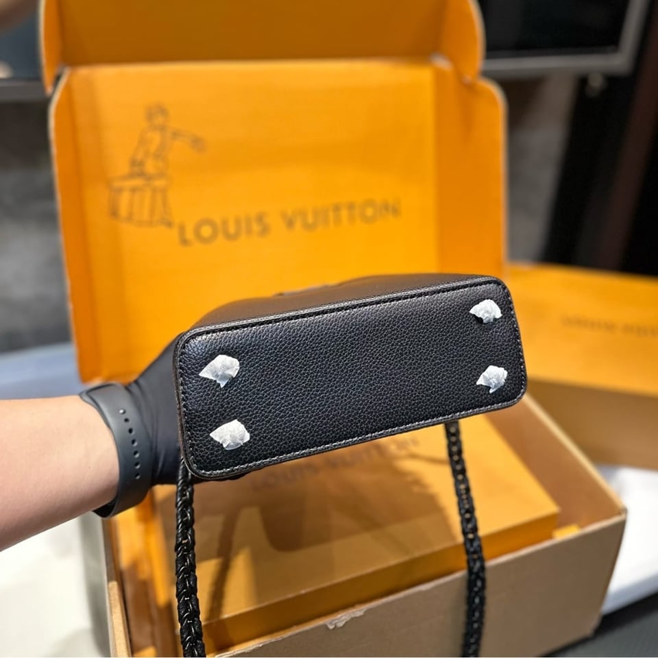 Louis Vuitton Capucines East West Mini Optic Black 19Cm M23955 view 6