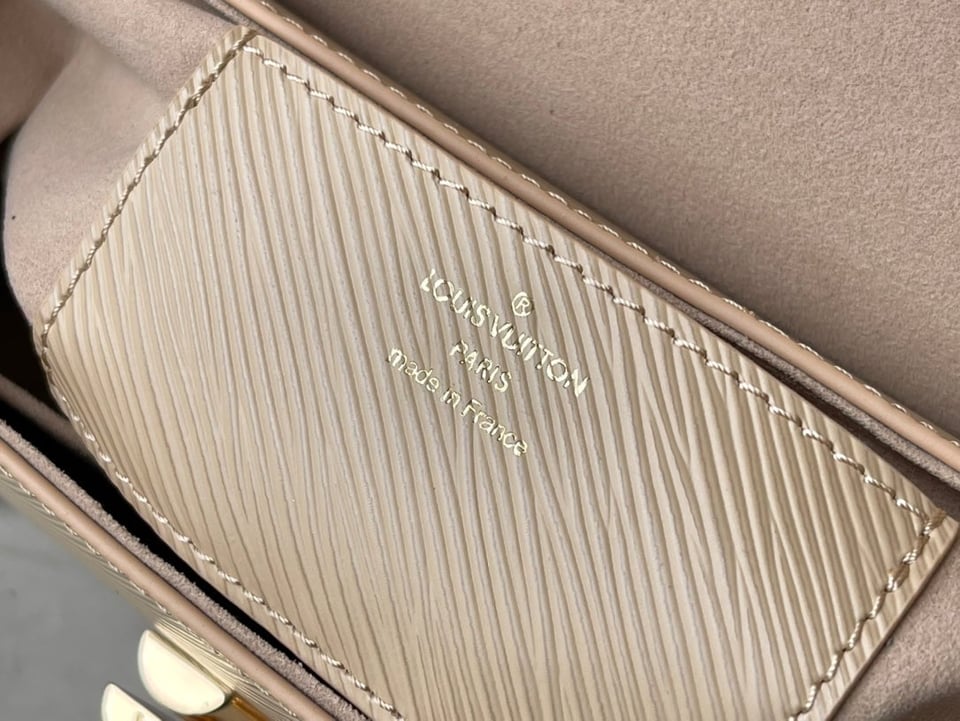Louis Vuitton Twist Mm 19Cm Pink view 6