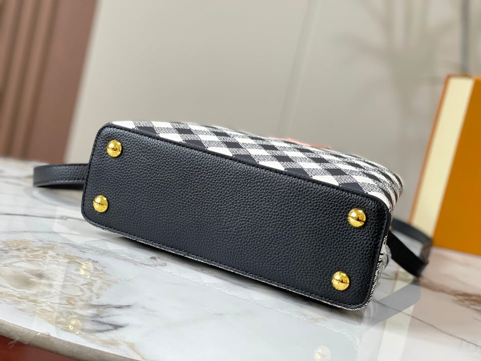 Louis Vuitton Capucines Black 27Cm M20716 view 6
